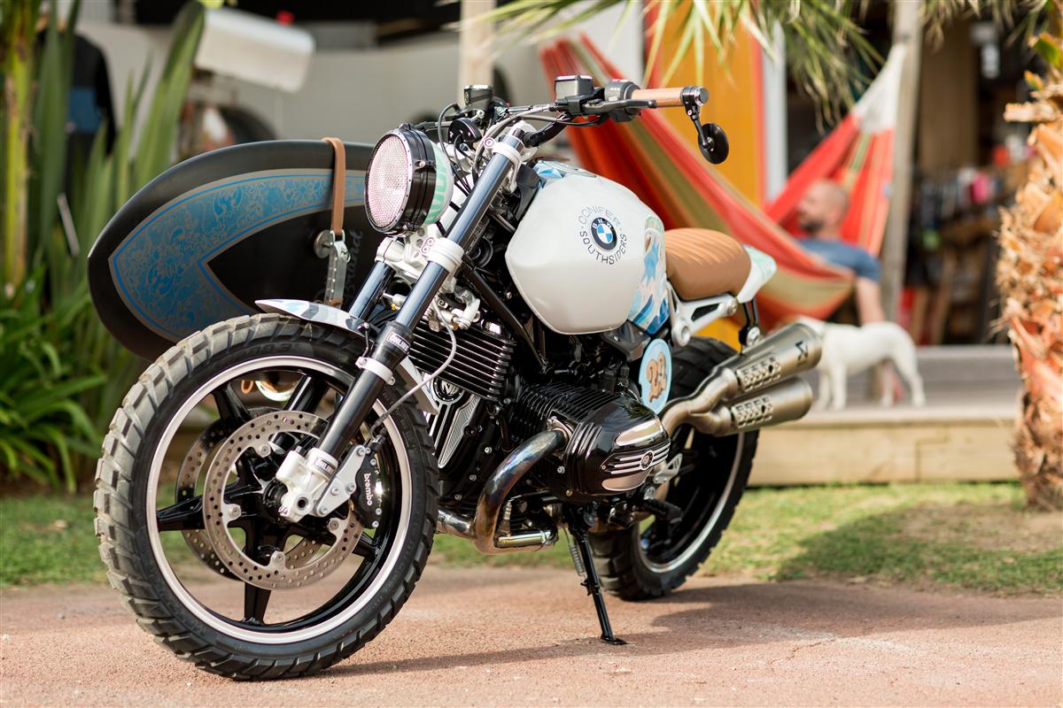 Die BMW Concept Path 22 mit Surfbretthalter 2
