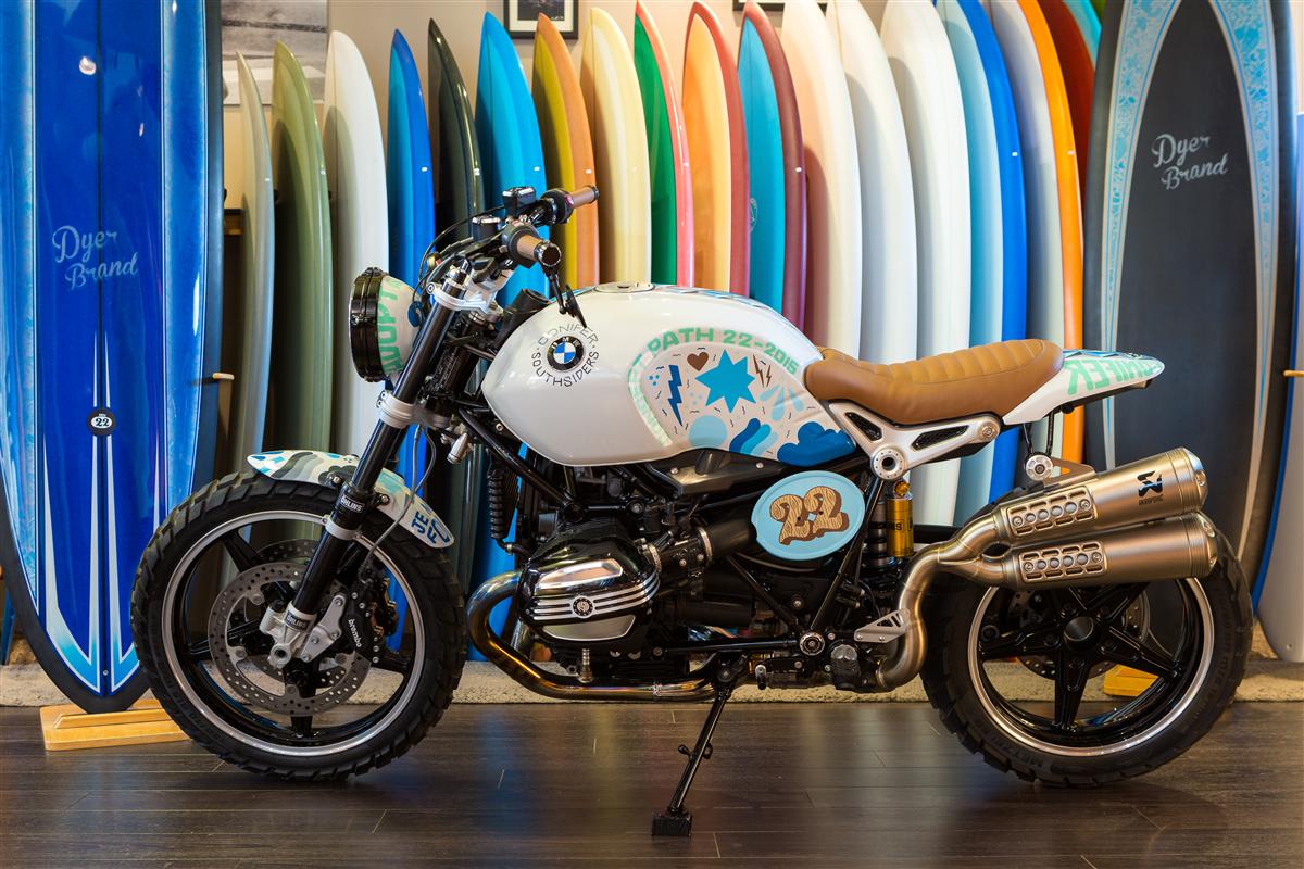 Die BMW Concept Path 22 mit Surfbretthalter 3