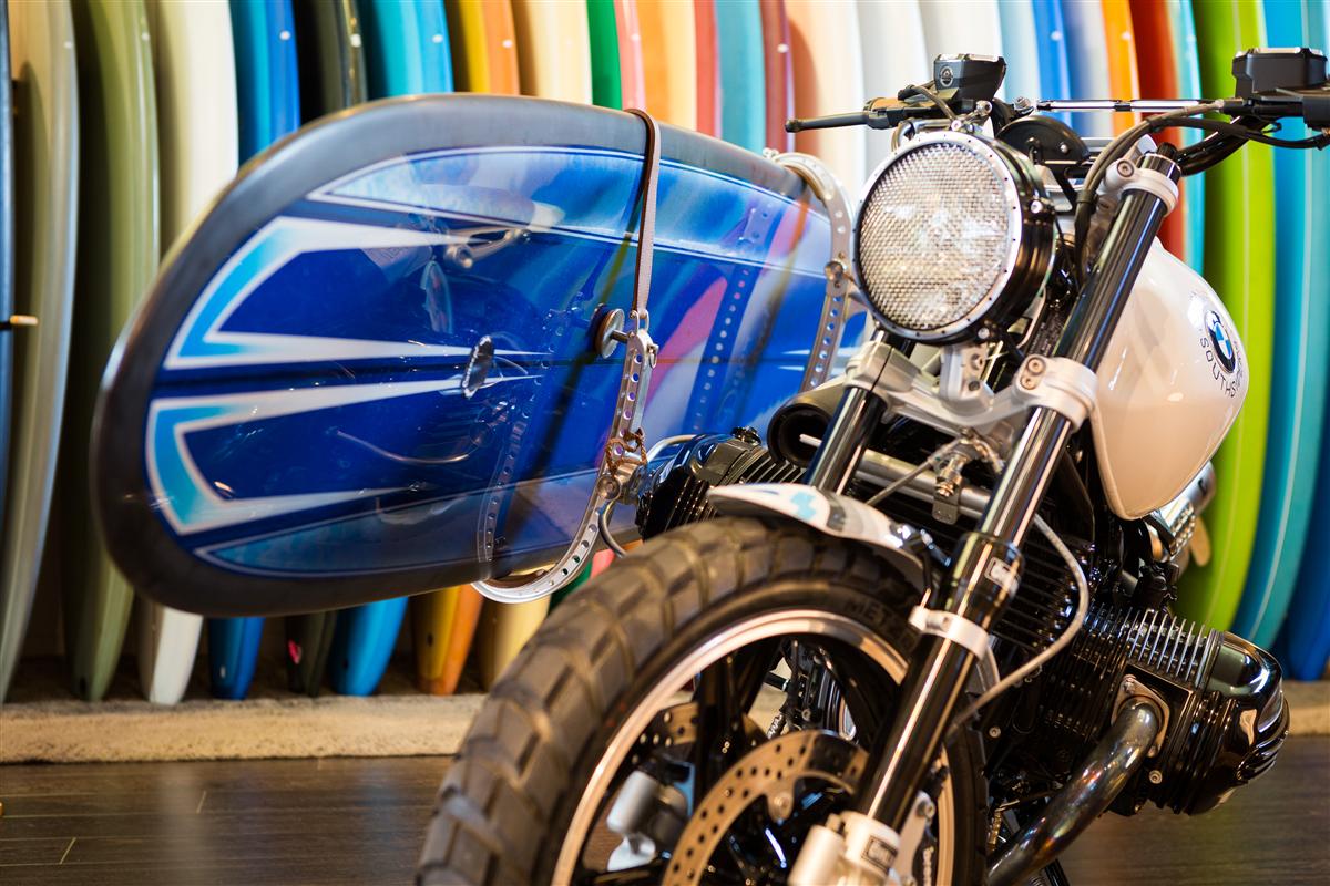 Die BMW Concept Path 22 mit Surfbretthalter 4