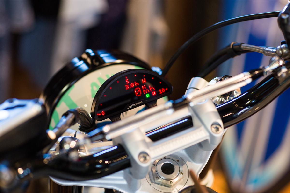 Die BMW Concept Path 22 mit Surfbretthalter 8