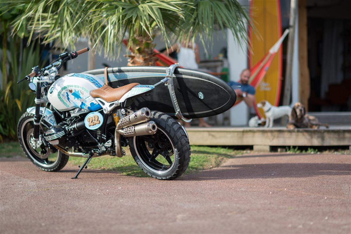 Die BMW Concept Path 22 mit Surfbretthalter 1