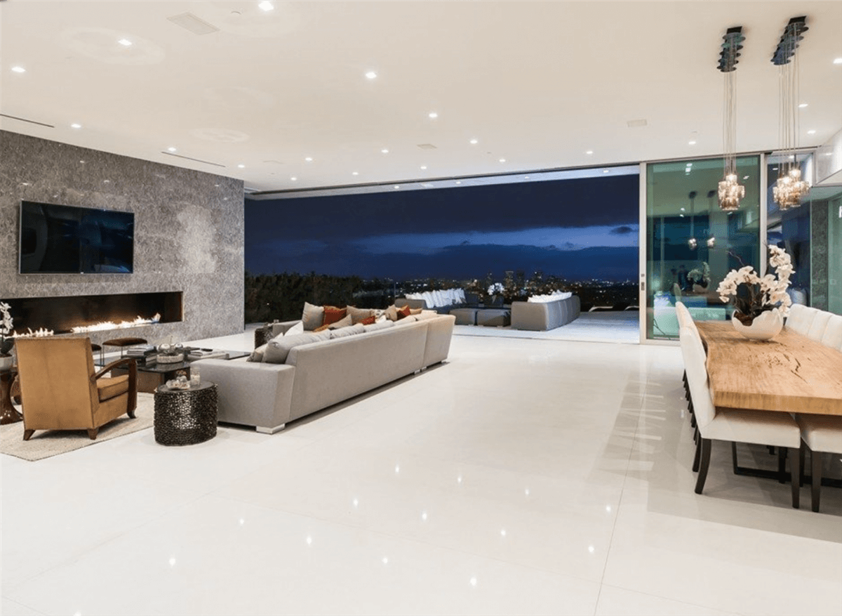 Rent the Winklevoss Mansion in L.A for $150.000 1