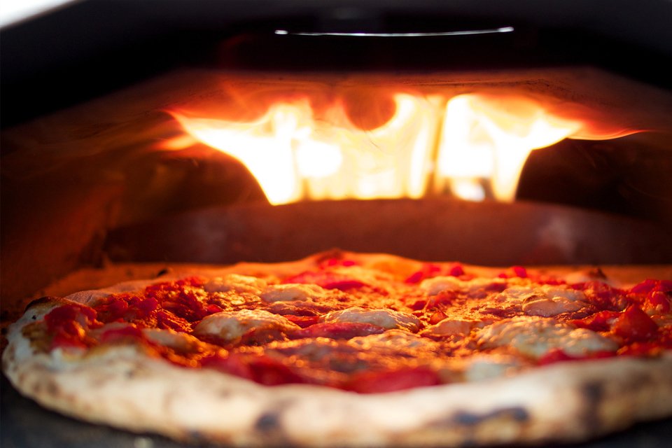 Cook Pizza in 2 Minutes With This Portable Pizza Oven 3