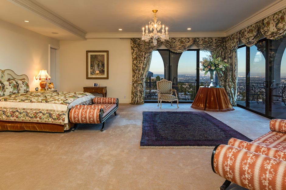 For Sale: For a record price of $135 Mio. 10