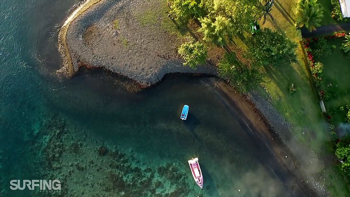 Teahupo'o-Du-Ciel-Brent-Bielmann-Eric-Sterman-02