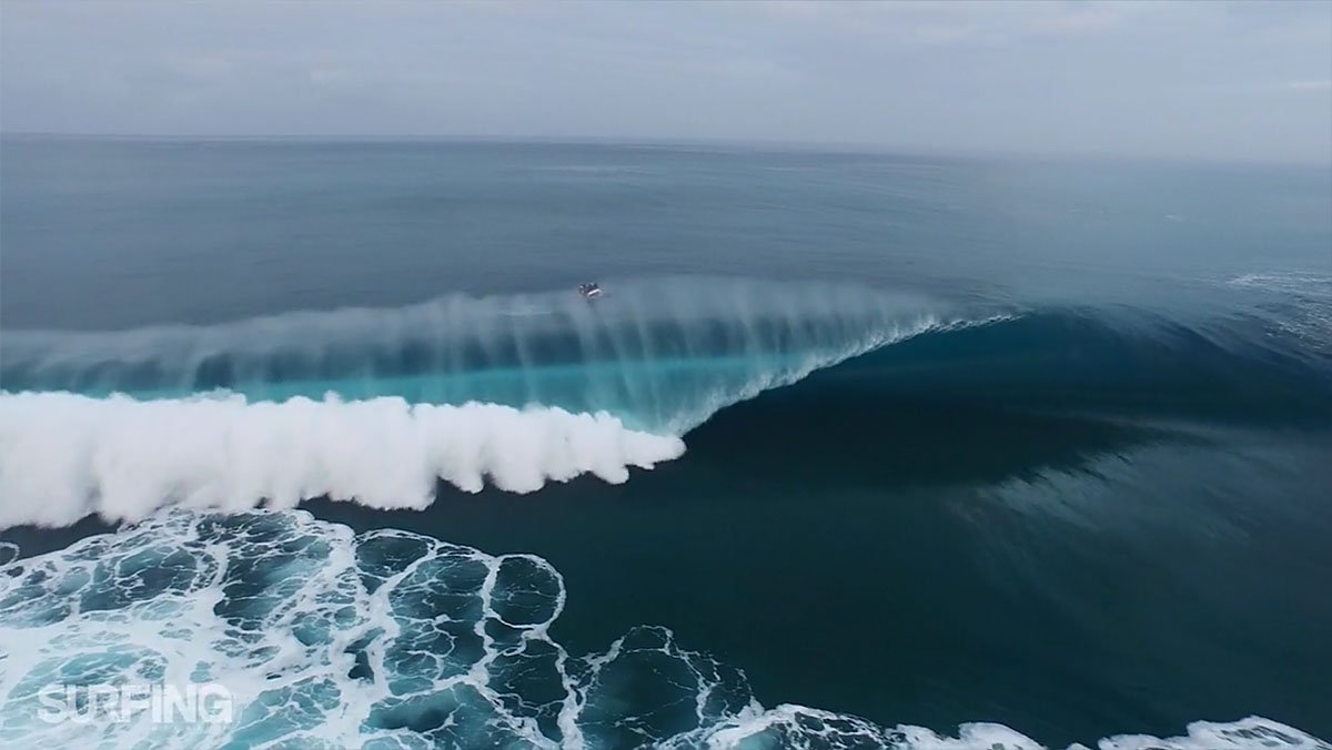 Teahupo'o-Du-Ciel-Brent-Bielmann-Eric-Sterman-10