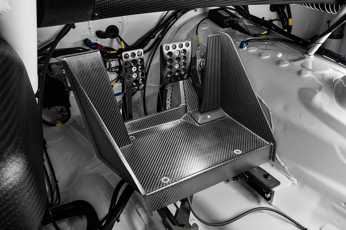 Off to the Racetrack: The New BMW M6 GT3 15