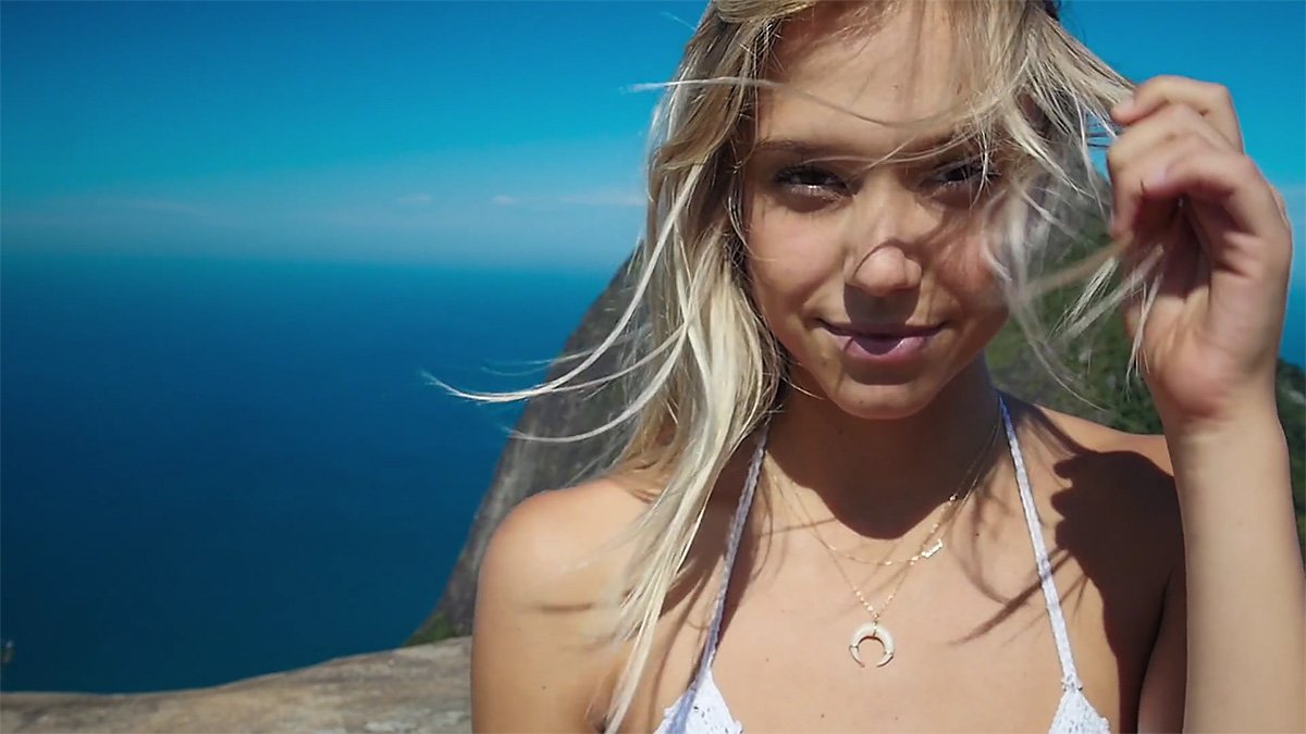 Jay-Alvarrez-and-Alexis-Ren-Summer-2015-09