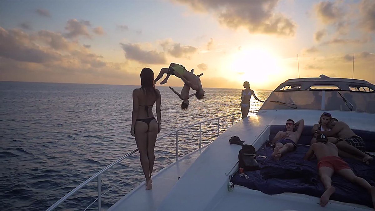 Jay-Alvarrez-and-Alexis-Ren-Summer-2015-12