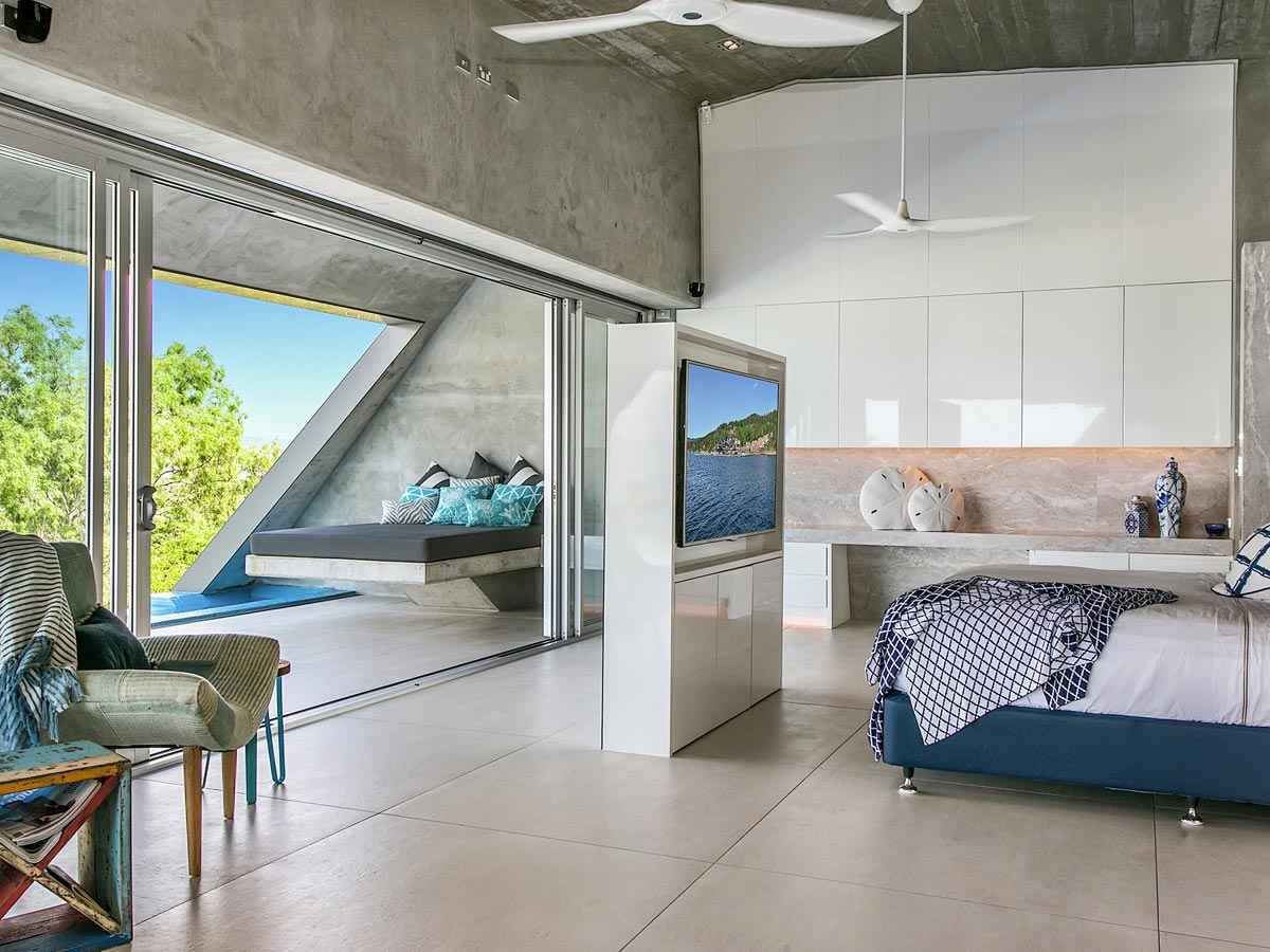 The Edge by Charles Wright Architects: Living at the Abyss 10