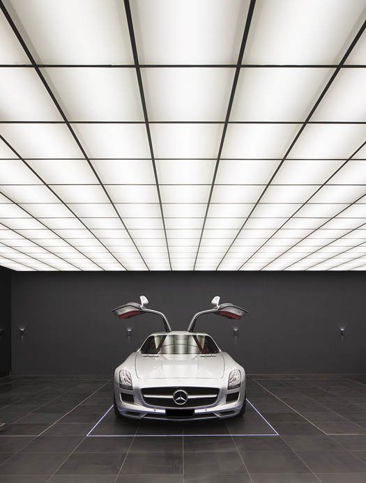 The Superhero-Mansion: A Reconstruction of Bruce Wayne’s Garage 6