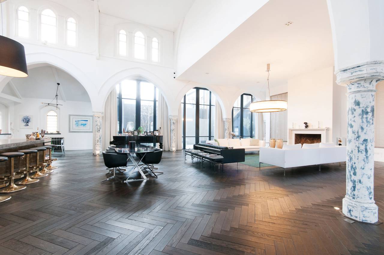 A massive London Church is transformed into a Luxury Home 14