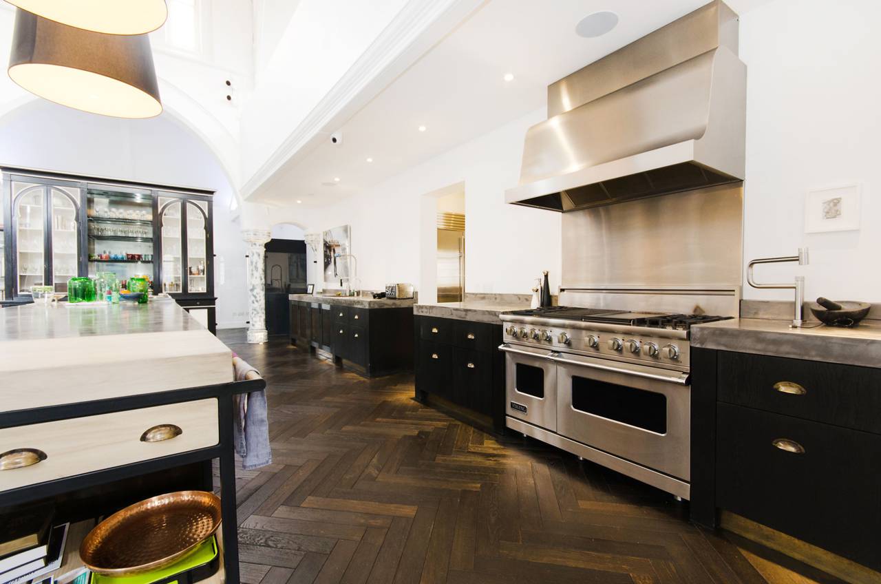 A massive London Church is transformed into a Luxury Home 13