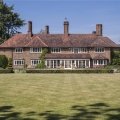 Roger Moore's $7,5 Million Dollar Residence in England