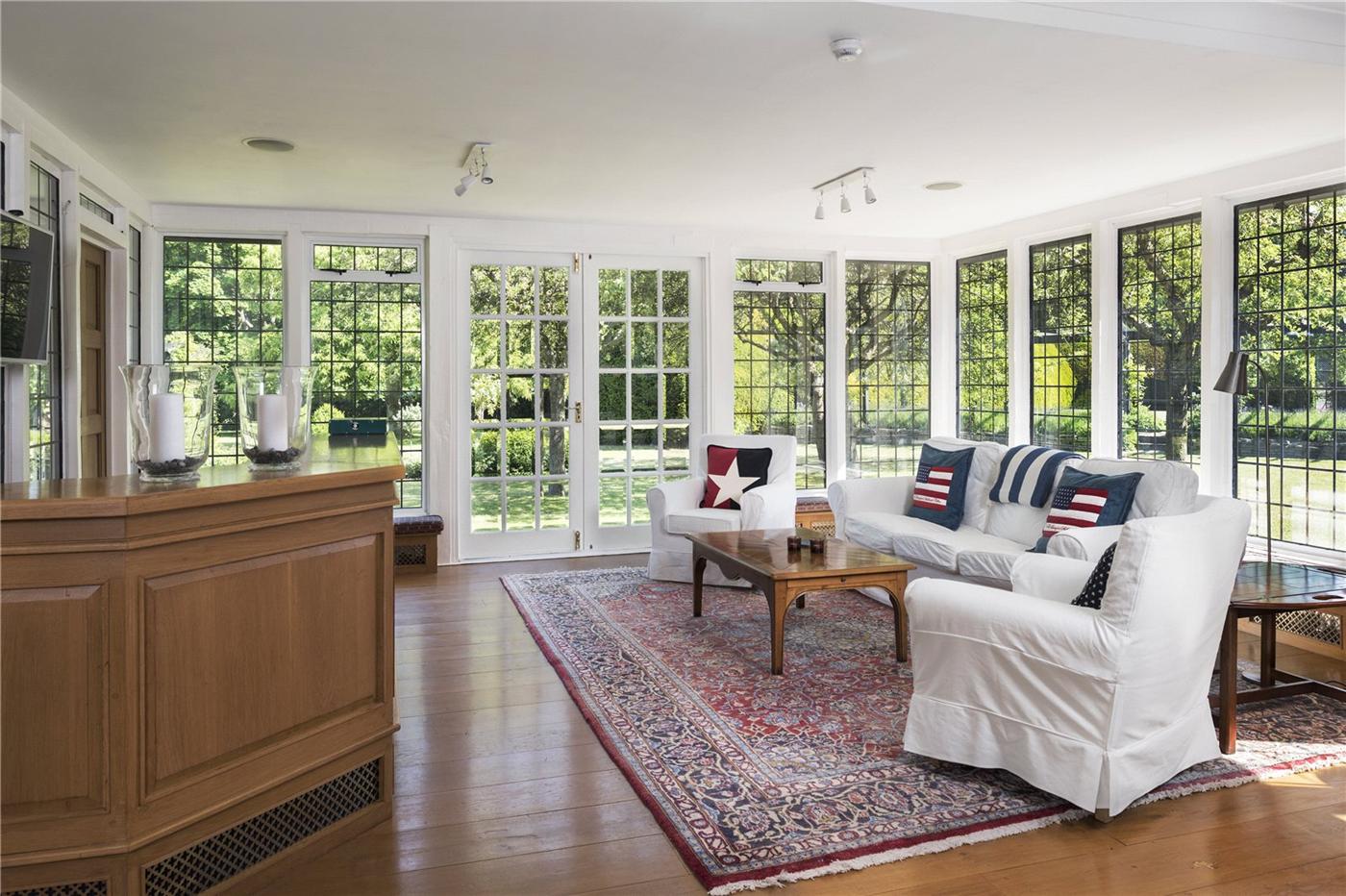 Roger Moore’s $7,5 Million Dollar Residence in England 5
