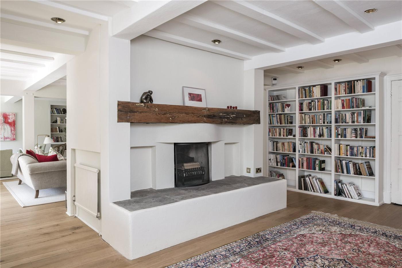 Roger Moore’s $7,5 Million Dollar Residence in England 11