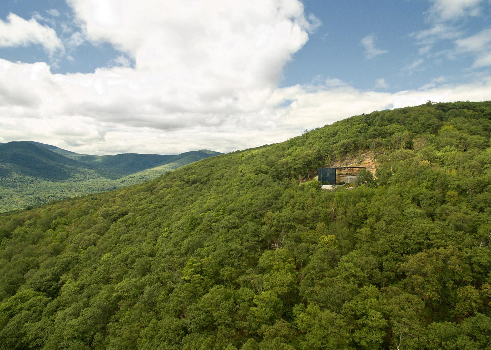 The Mirrored Hideaway in the Catskill Mountains 4
