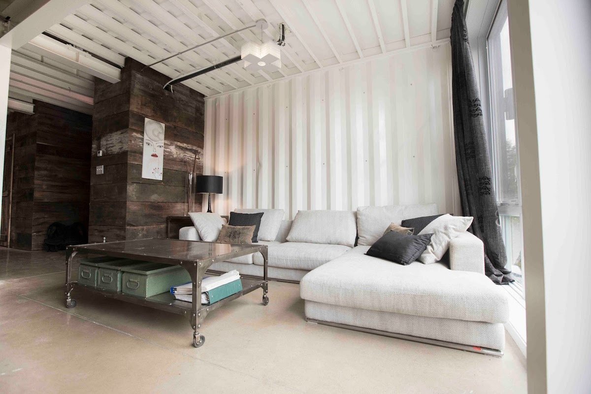 This Lady Built Her New Fantastic Home Out Of Shipping Containers 3