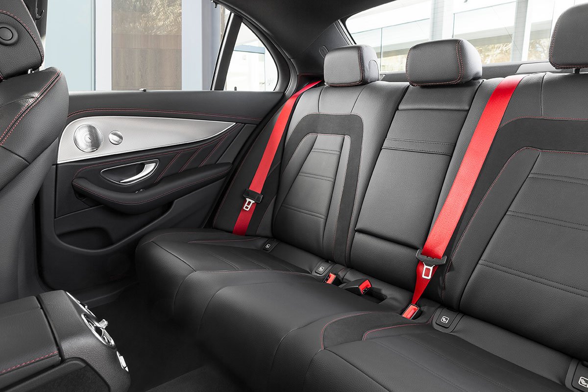 The new high-performance Mercedes-AMG E 43 4MATIC 12