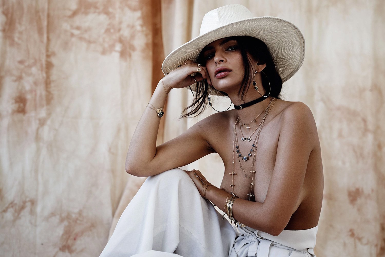 Emily Ratajkowski zeigt sich oben ohne für Jacquie Aiche’s Frühjahrs Kampagne 2016 5