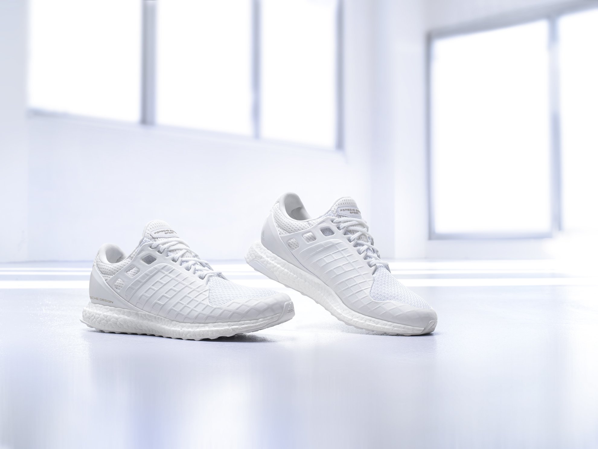 Porsche Design Sport by adidas launcht den All White #UltraBOOST 1