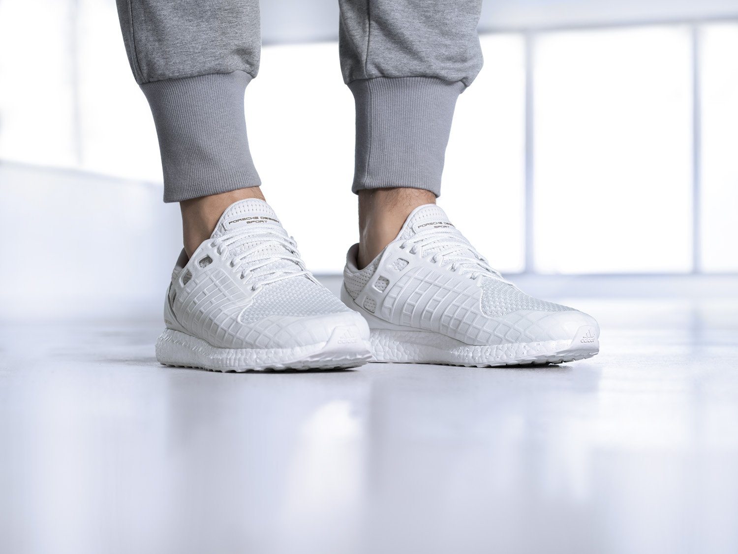 Porsche Design Sport by adidas launcht den All White #UltraBOOST 3