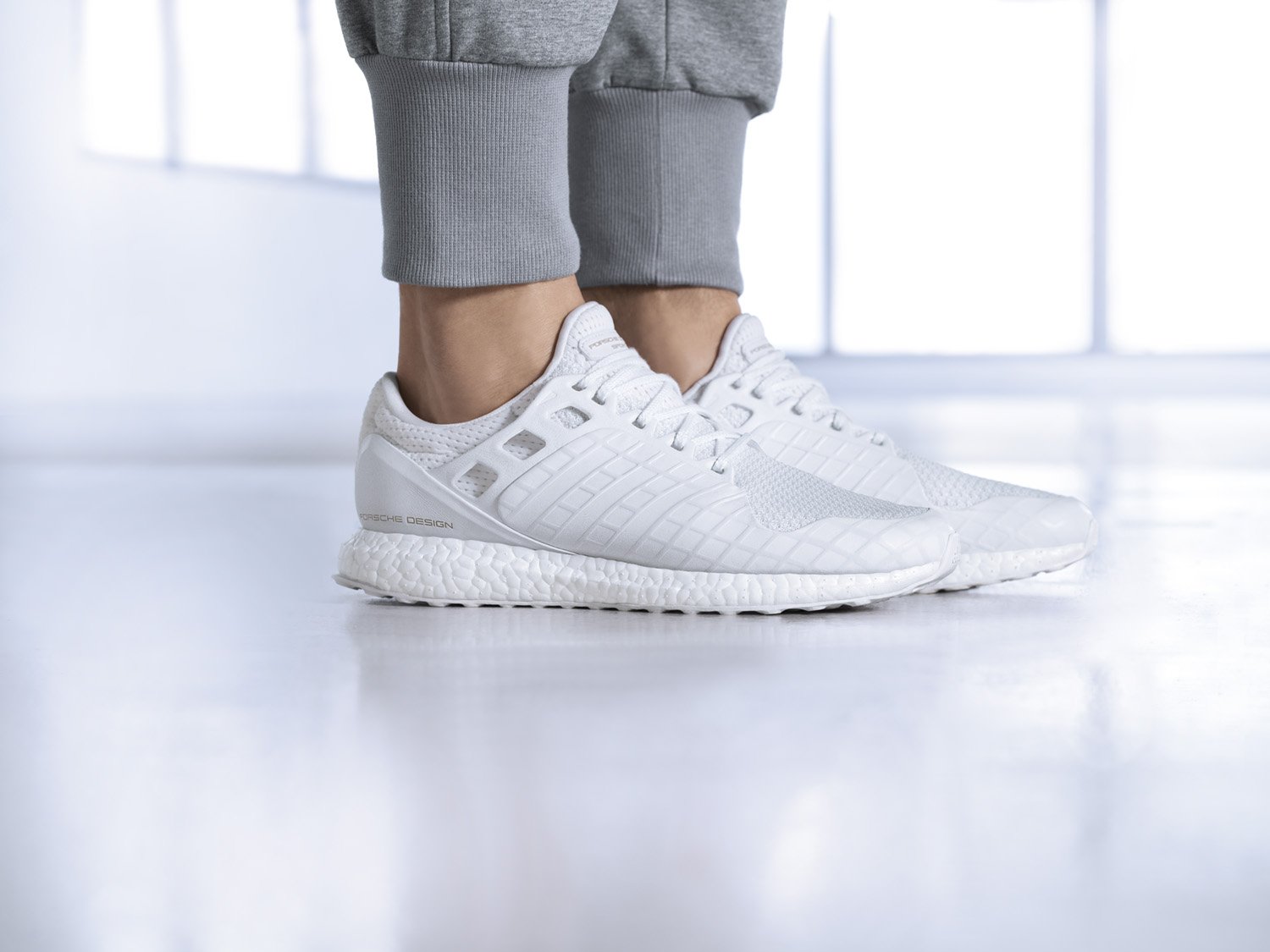 Porsche Design Sport by adidas launcht den All White #UltraBOOST 4