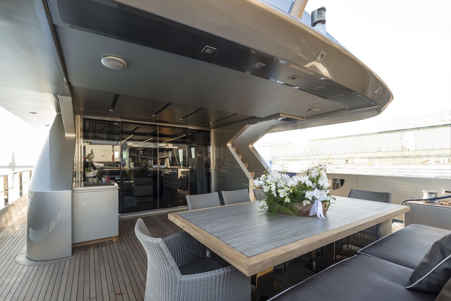 30 Meters Elegance: The Tecnomar Nadara Zahraa Yacht 5