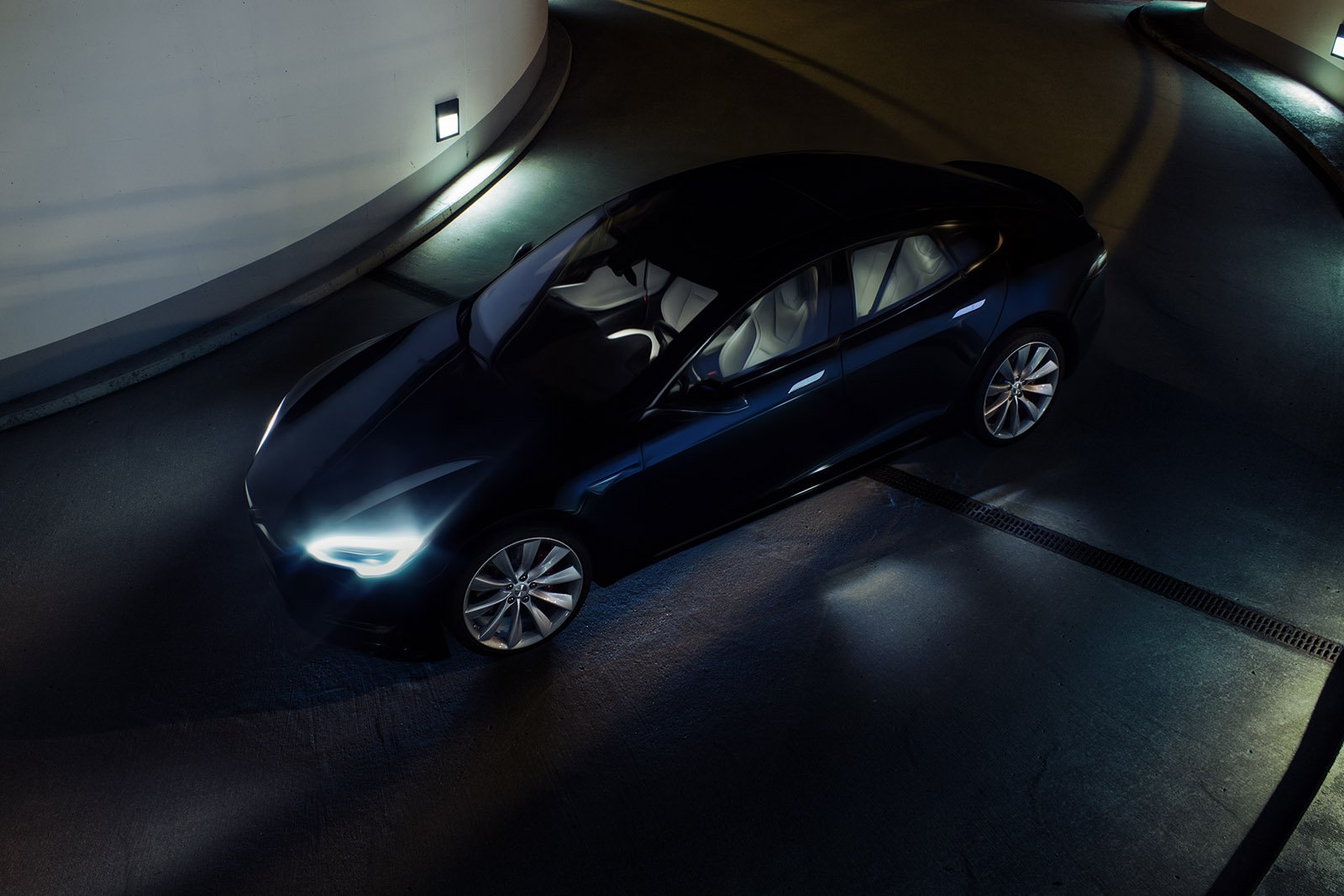 Tesla Model S 03