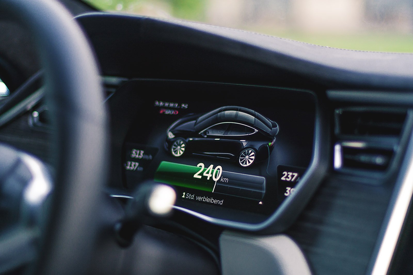 Tesla Model S 08