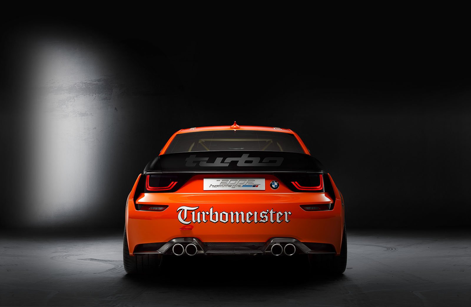 BMW 2002 Hommage feiert Geburt des Turbomotors 4