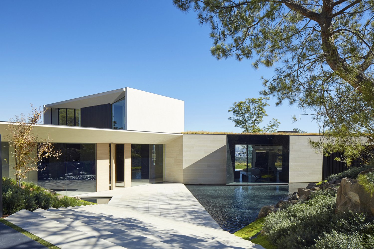 A Glimpse Into Michael Bay’s Incredible Dream Home 14