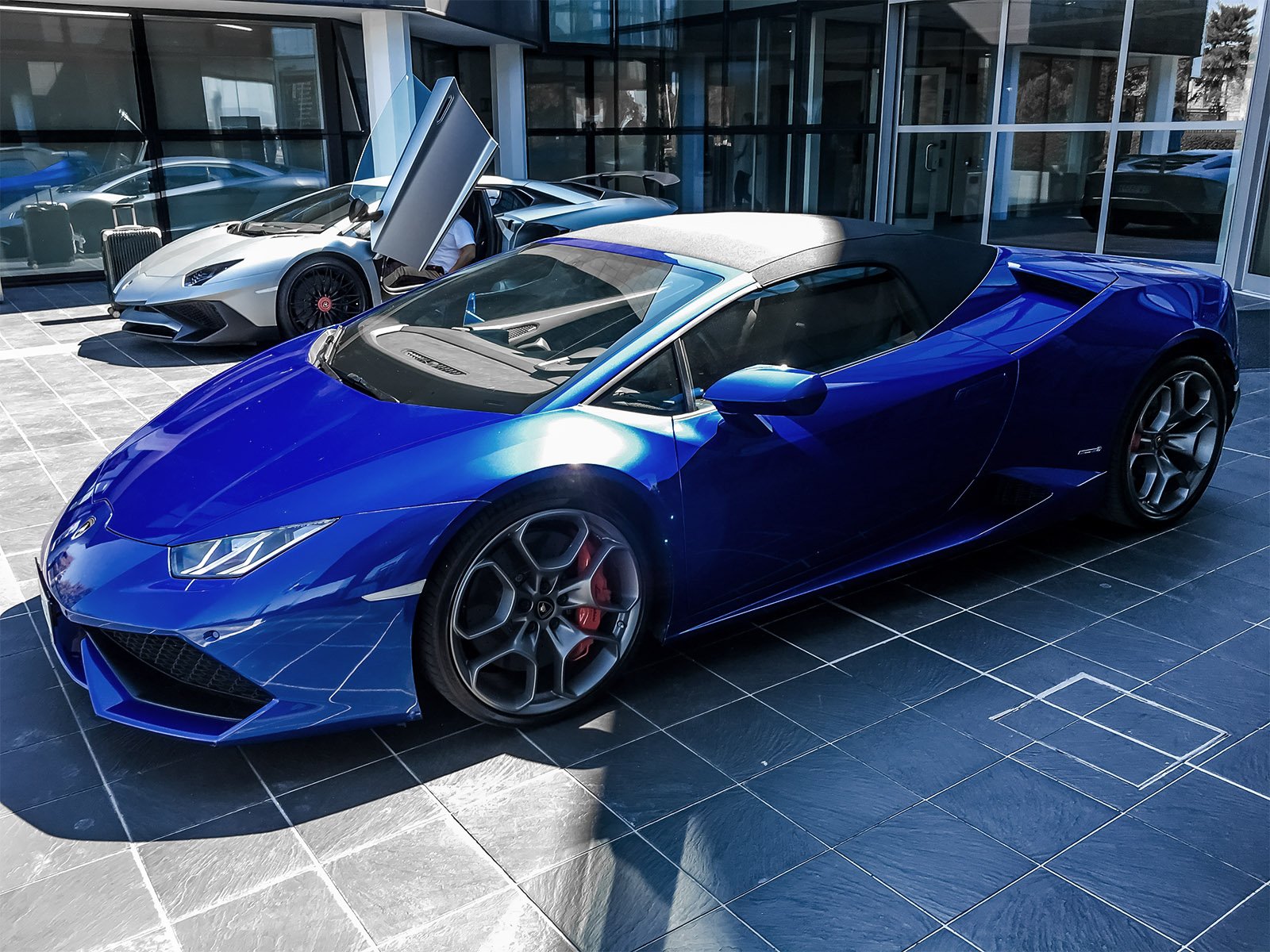 italian-tour-aventador-huracan