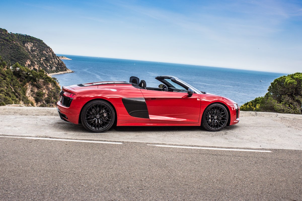 Topless V10 Pleasure in Barcelona – The R8 Spyder 1