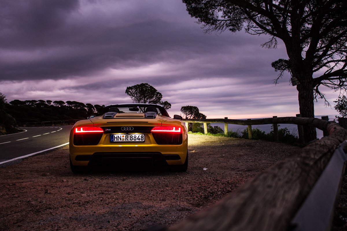 Topless V10 Pleasure in Barcelona – The R8 Spyder 12