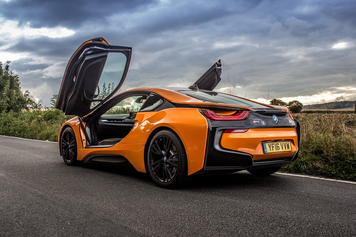 Hybrid Heaven in The BMW i8 2