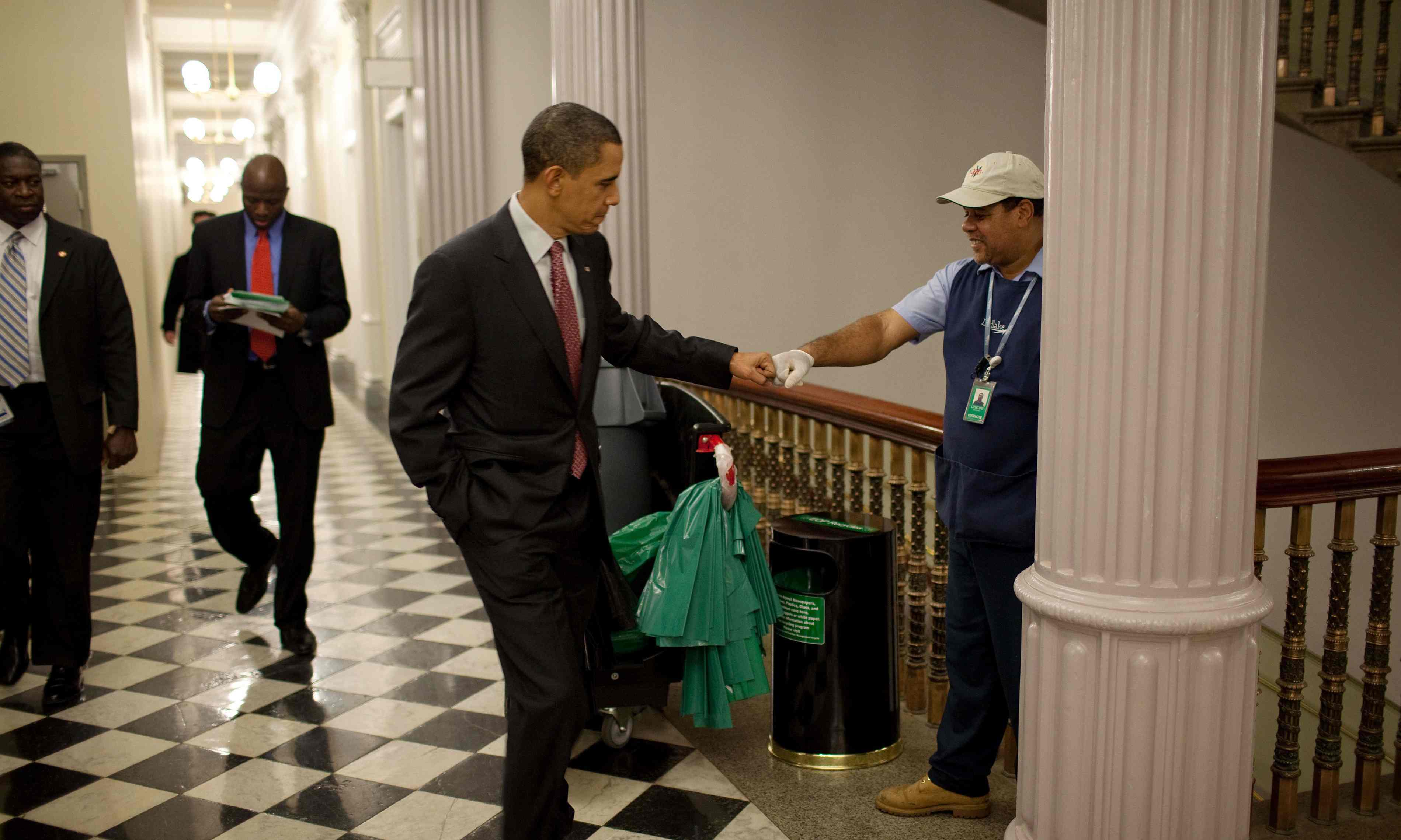 Official White House Photographer Pete Souza Reveals His Favourite Photos Of Obama 12