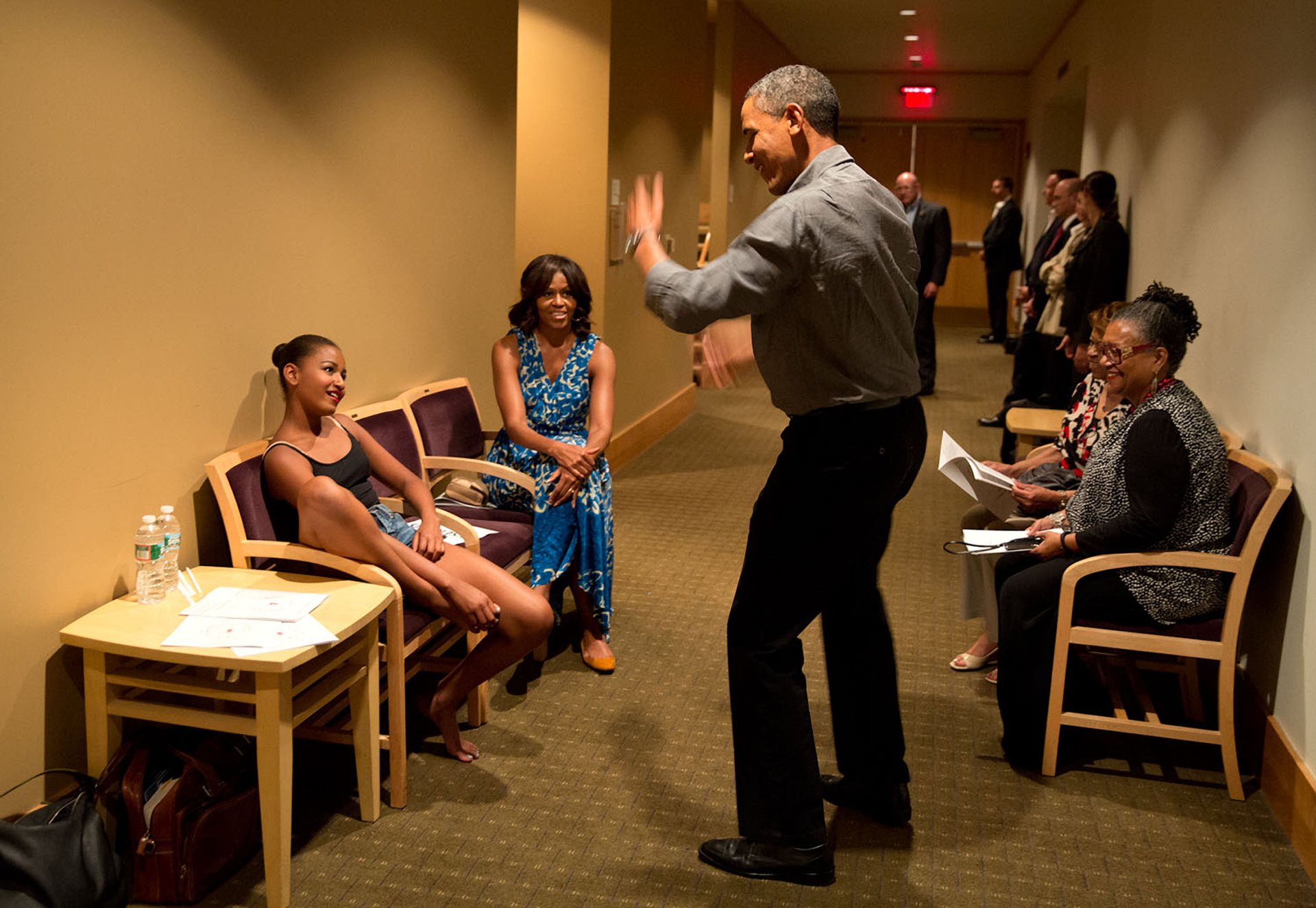 Official White House Photographer Pete Souza Reveals His Favourite Photos Of Obama 8