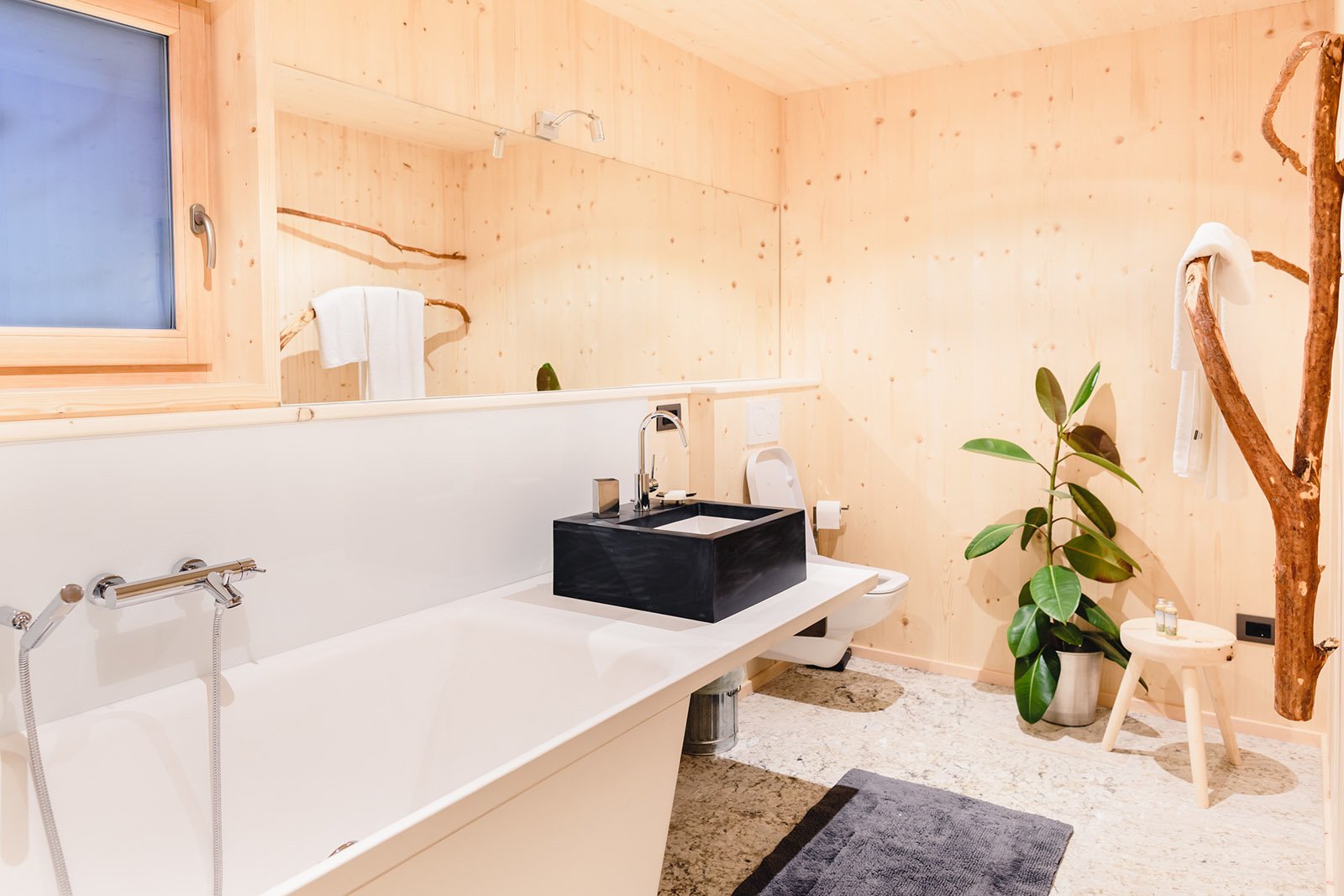 Südtirol – Urlaub in der Natur im Forest Chalet Resort Felizitas 10