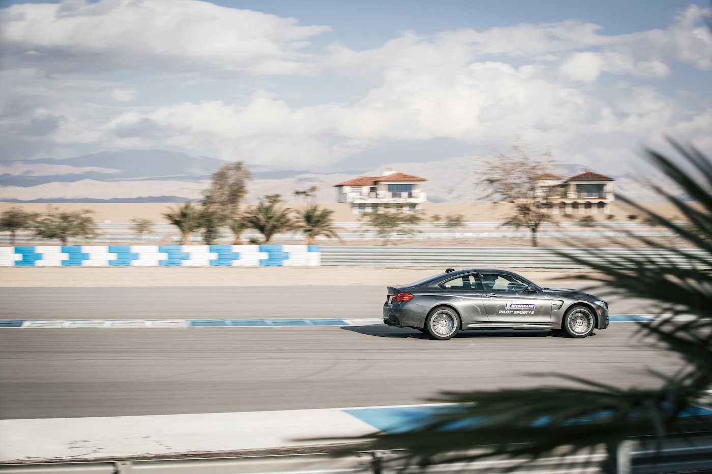 Qualmende Reifen in der kalifornischen Wüste: <br>Der Michelin Pilot Sport 4 S 11