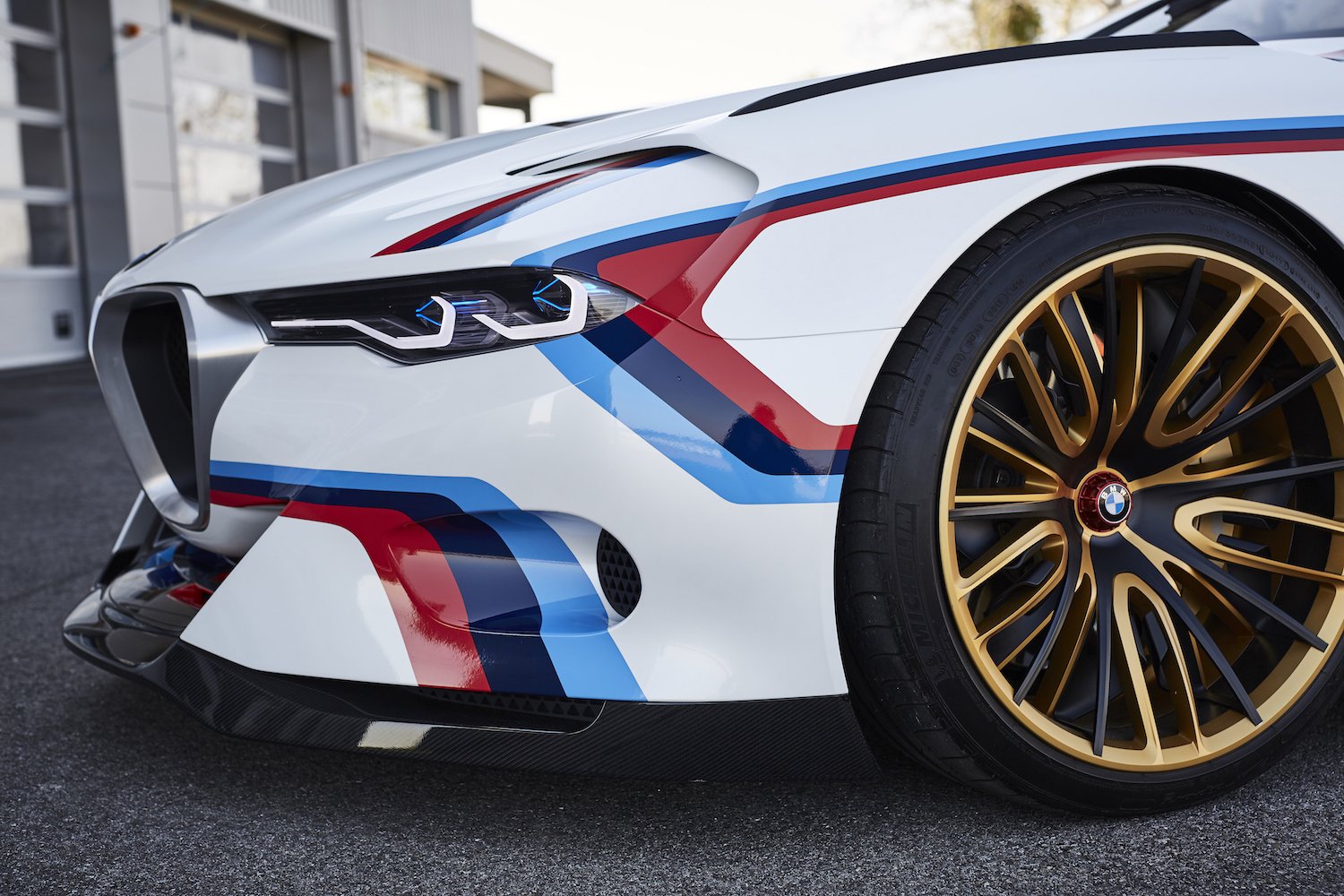Die Vernetzung von Fahrer und Fahrzeug: <br>Der BMW 3.0 CSL Hommage R. 6