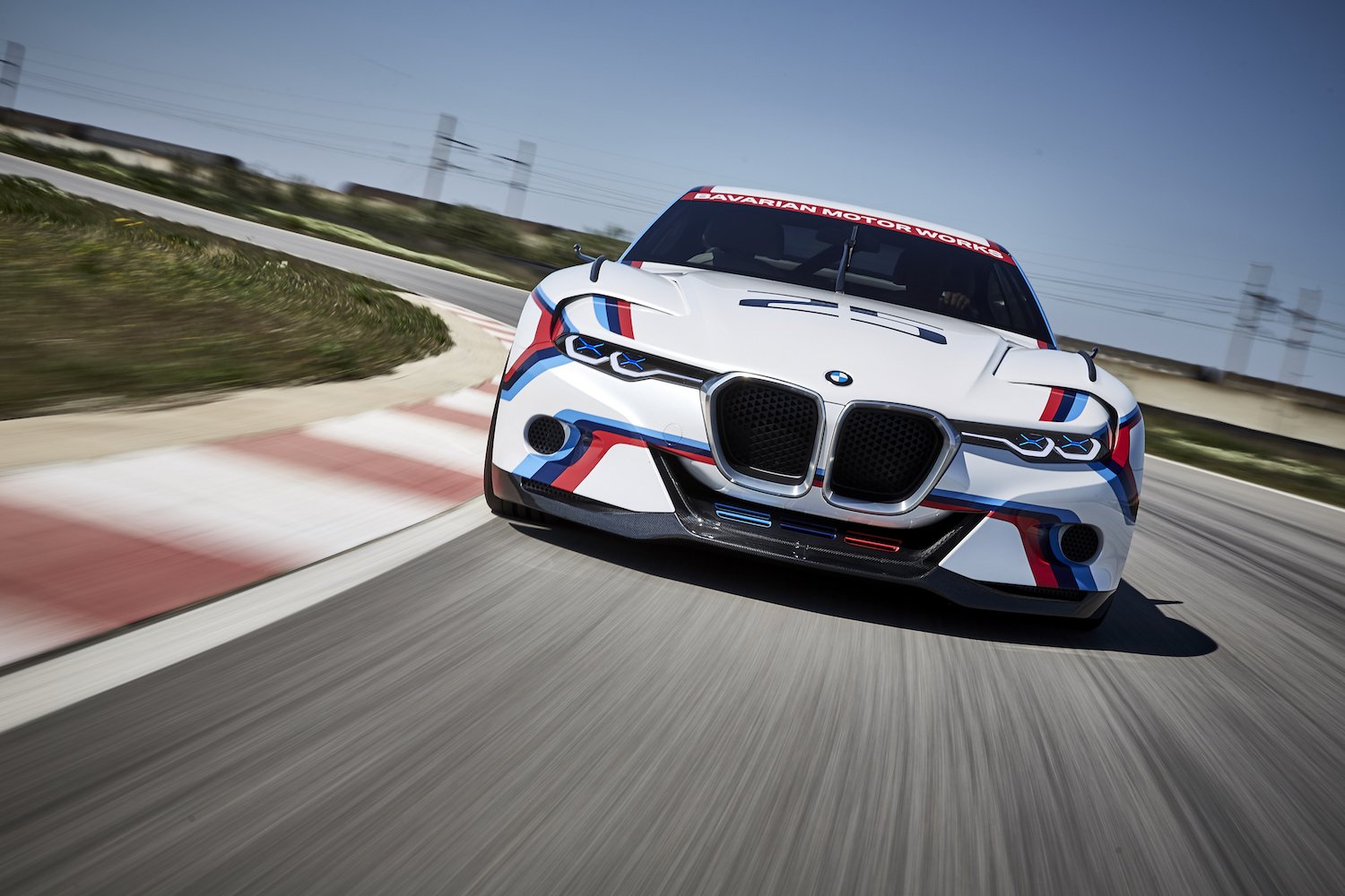 Die Vernetzung von Fahrer und Fahrzeug: <br>Der BMW 3.0 CSL Hommage R. 8