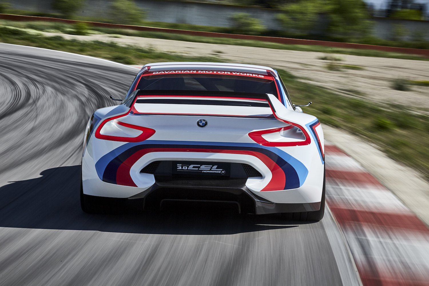 Die Vernetzung von Fahrer und Fahrzeug: <br>Der BMW 3.0 CSL Hommage R. 10