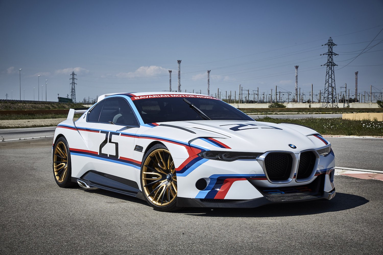 Die Vernetzung von Fahrer und Fahrzeug: <br>Der BMW 3.0 CSL Hommage R. 11