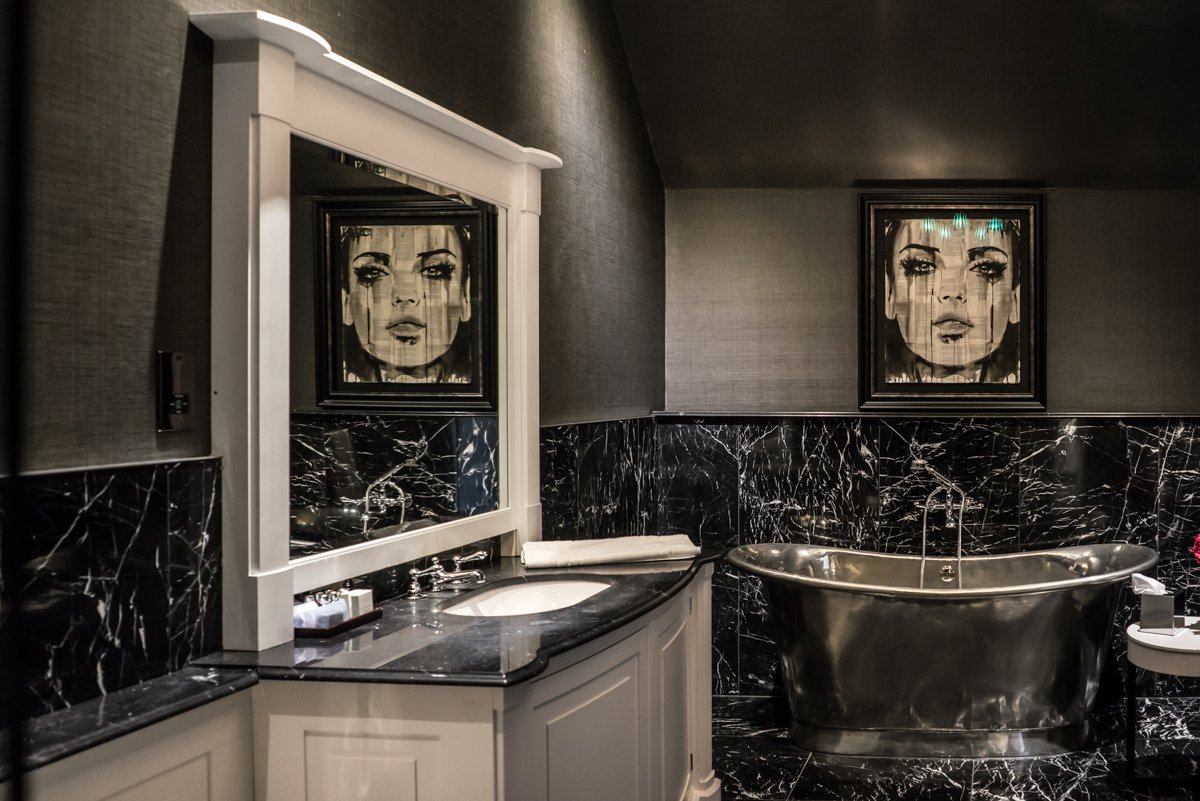 Staying at Carlowrie Castle, Edinburgh 18