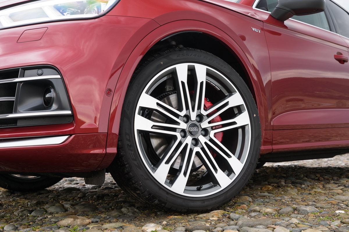 Four-Wheel Fun in The Audi SQ5 9