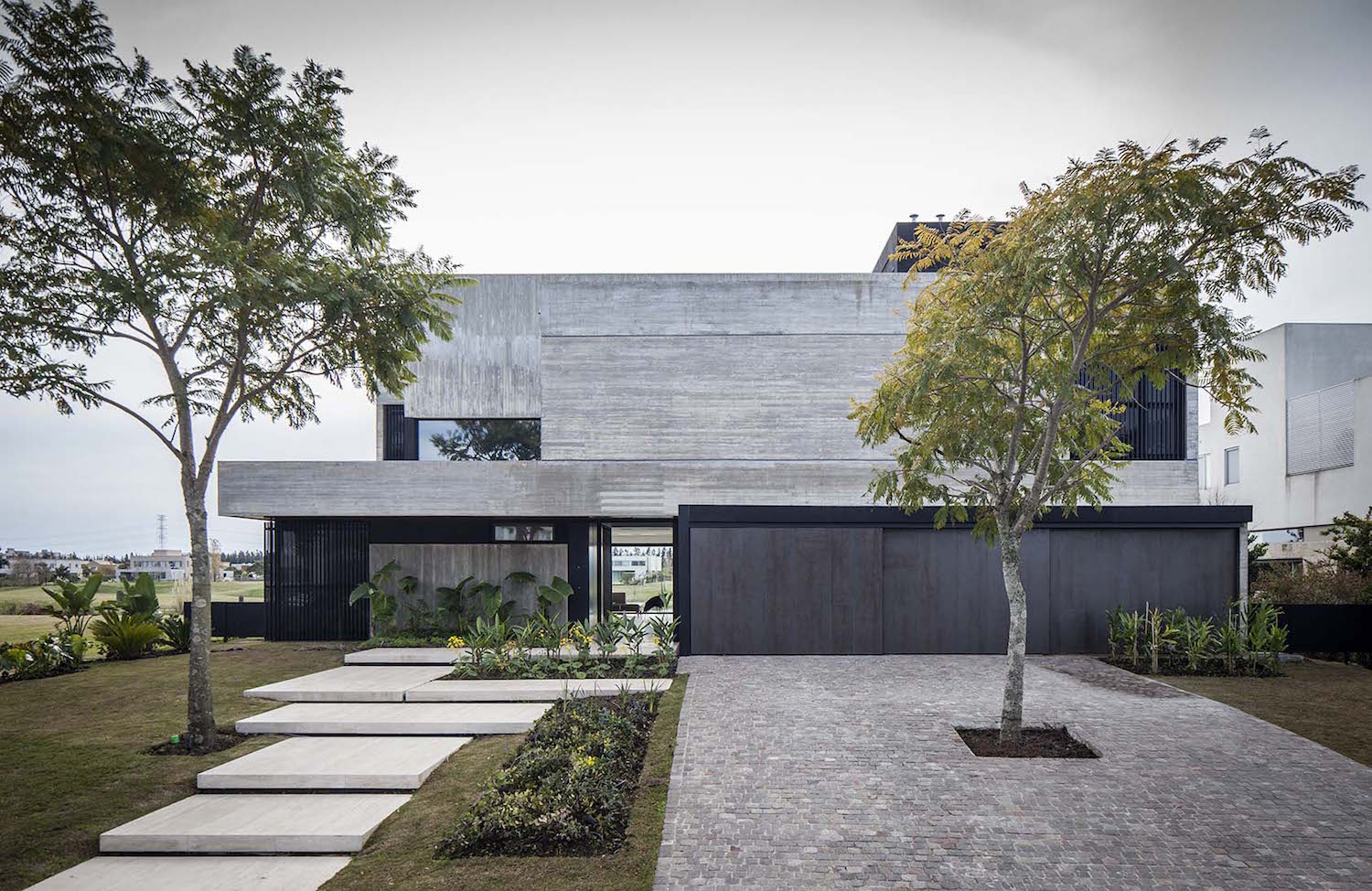 Modernes Betonhaus in Buenos Aires von REMY Architects 3