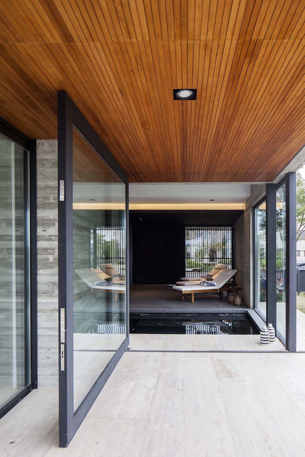 Modernes Betonhaus in Buenos Aires von REMY Architects 10