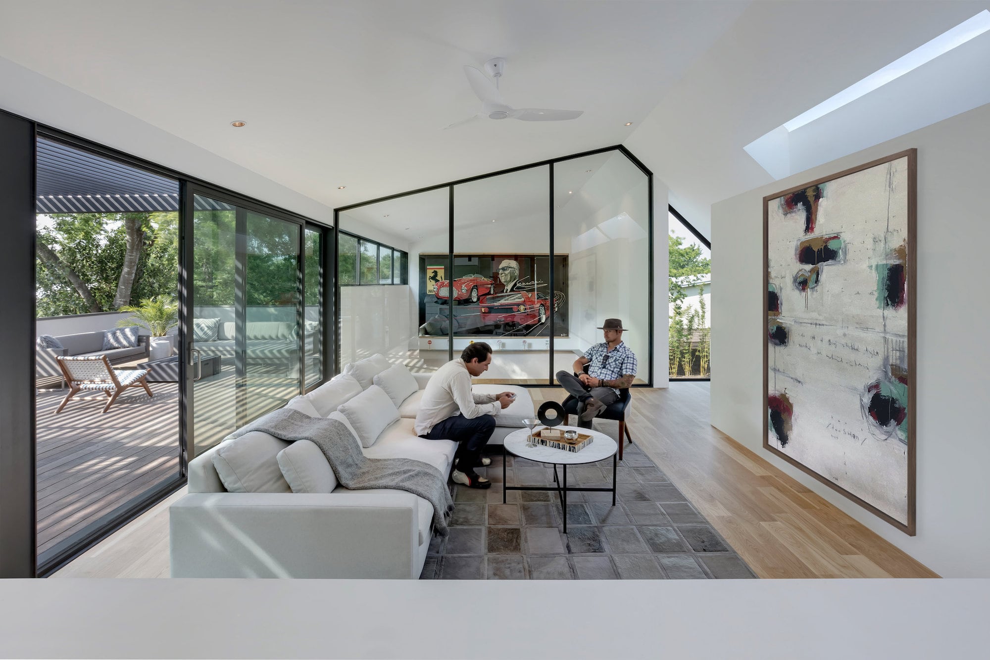 Der Traum eines jeden Autoliebhabers: Das Autohaus von MF Architecture 8