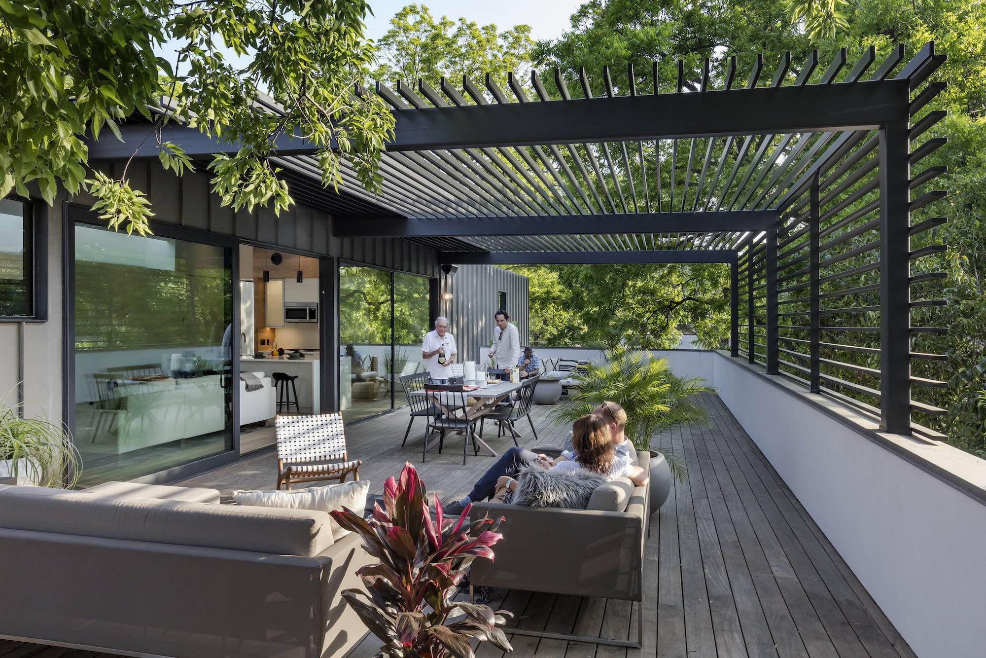 Der Traum eines jeden Autoliebhabers: Das Autohaus von MF Architecture 10